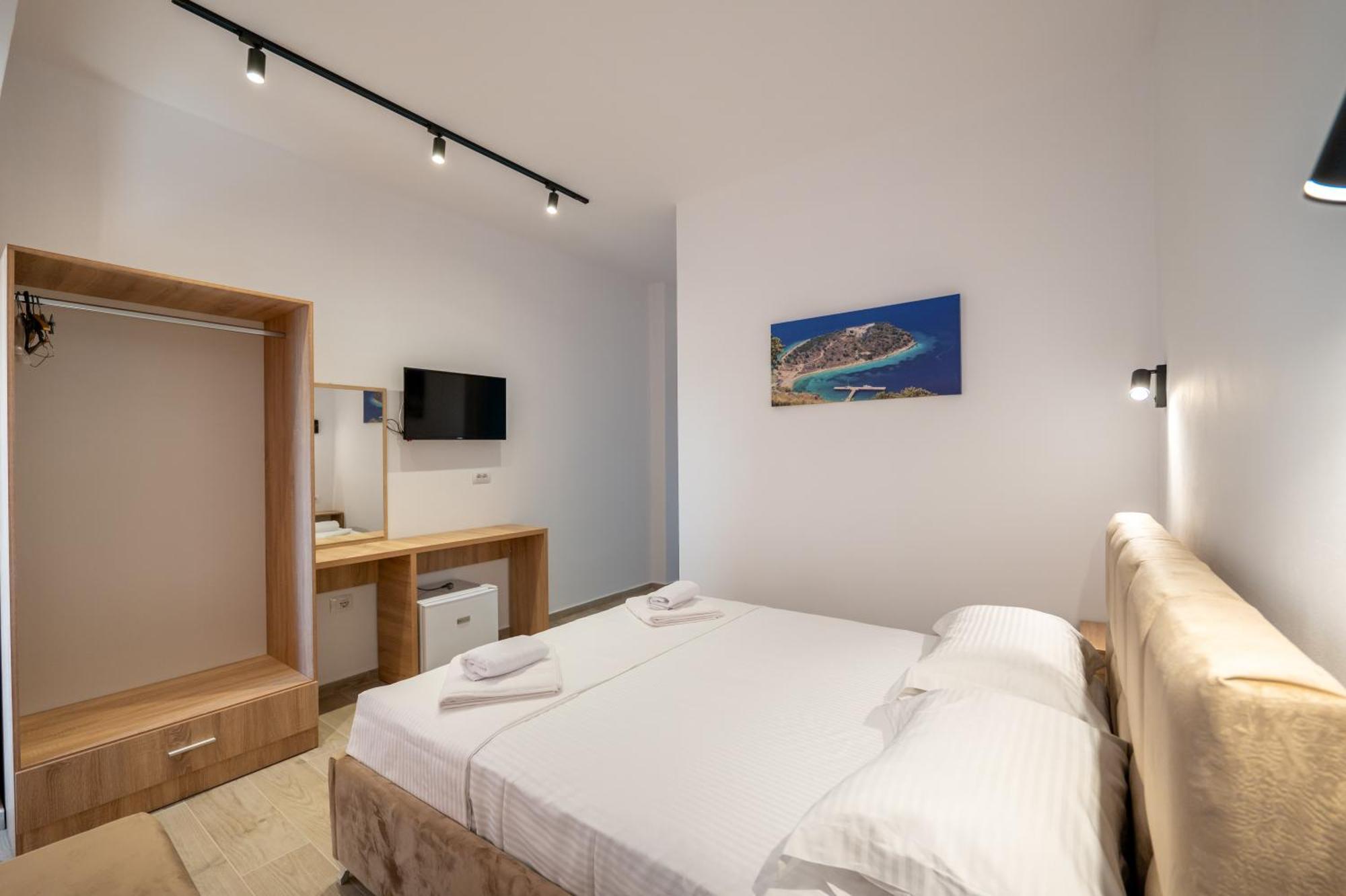 Hotel Perla Ksamil Extérieur photo