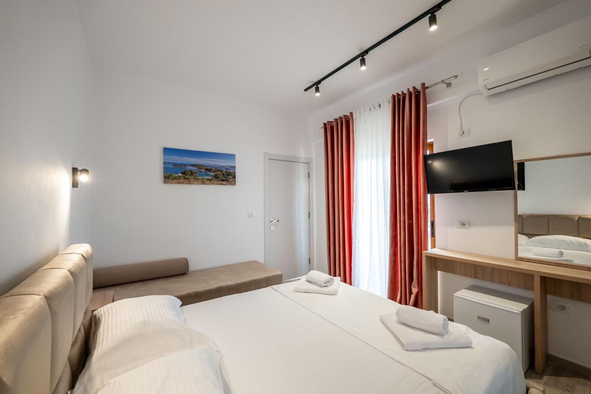 Hotel Perla Ksamil Extérieur photo